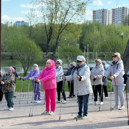 Традиционно   Скандинавская ходьба открывает спортивно-развлекательную пр...