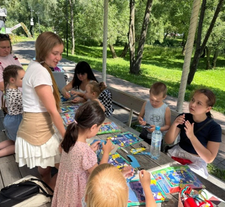 Сегодня мастерили своими руками и рисовали в Парках Чехова. В Дубках дополн...