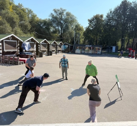 Активная разминка для всех гостей парка прошла сегодня в Городском парке. Рас...