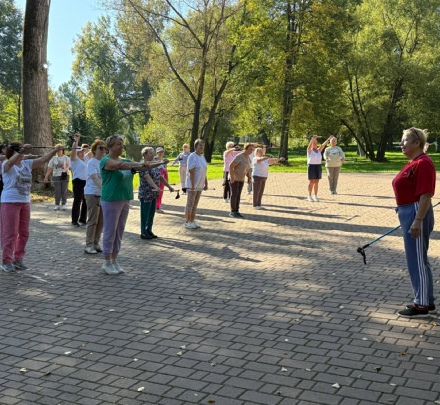 Понедельник день спортивный в Парках Чехова. Сегодня в Городском парке состоя...