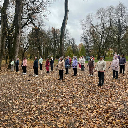 Скандинавская ходьба сегодня прошла в Городском парке культуры и отдыха ...