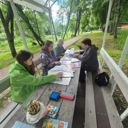 Литературная веранда в Городском парке культуры и отдыха прошла сегодня. Вс...
