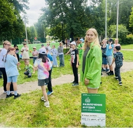 Сегодня в парке Дубки (с. Троицкое) было многолюдно. Дети с удовольствием п...