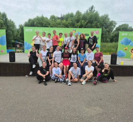 Сегодня с утра в Городском парке прошла анимация для детей и активная   Зумб...
