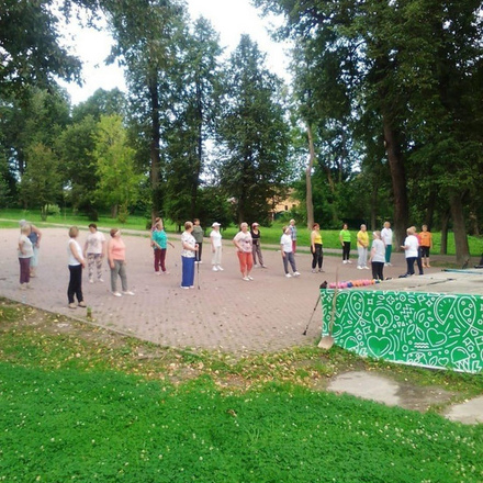 Каждый вторник и пятницу в городском парке - Группа активного долголетия